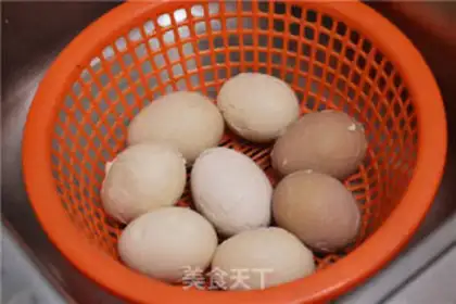 Make Five spicy tea eggs step 2