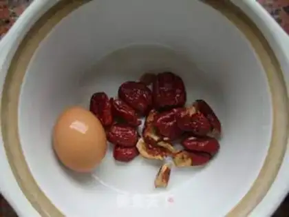 Make Chicken-brush red-tree egg soup step 1