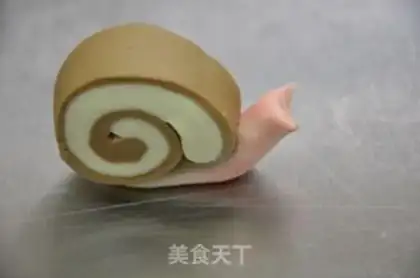 Make Snail buns step 7