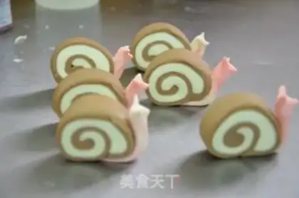 Make Snail buns step 8