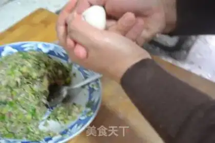 Make Celery shrimp dumplings step 18