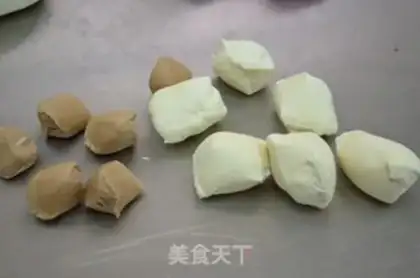Make Little hedgehog bun step 2