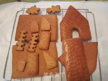 Make Gingerbread house step 6