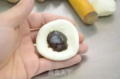 Make Little hedgehog bun step 4