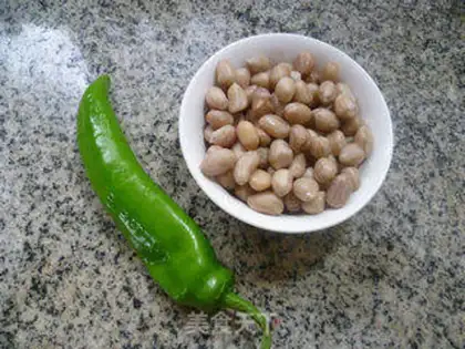 Make Pyramid mashed peanuts step 0