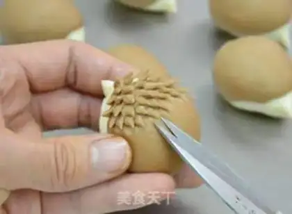 Make Little hedgehog bun step 7