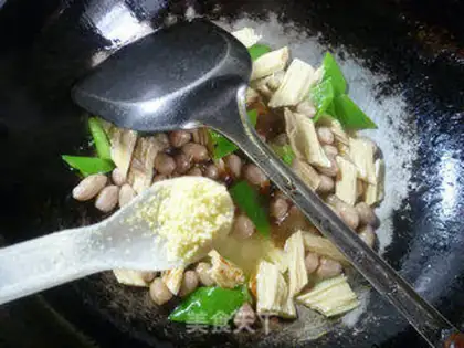 Make Pyramid mashed peanuts step 10