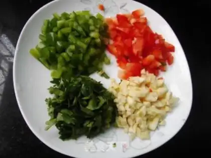 Make Tomato shrimp pasta step 2