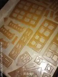 Make Dream Castle Gingerbread House step 7