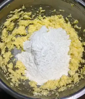 Make The cashew fruit boy cookies step 2