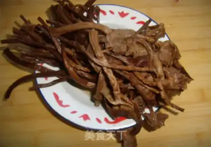 Make Tea mushrooms, chicken legs step 1
