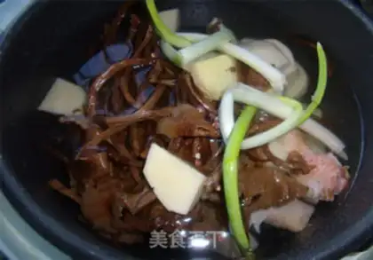 Make Tea mushrooms, chicken legs step 3