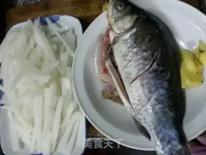 Make The radish fish soup step 0