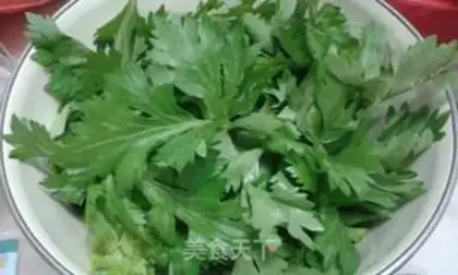 Make Celery leaves step 1