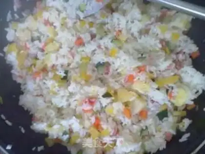 Make Pineapple rice step 3