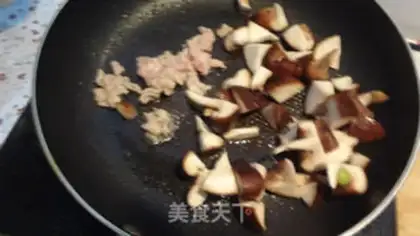 Make Nutritional delicious fried rice step 3