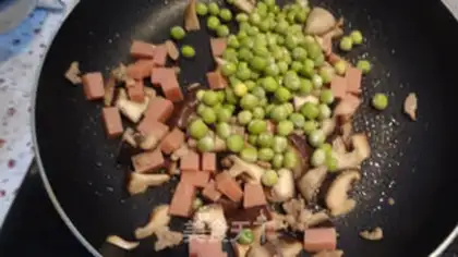 Make Nutritional delicious fried rice step 5