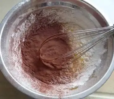 Make Christmas root cake step 1