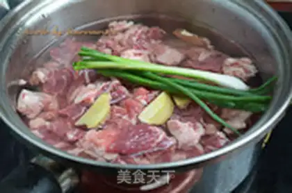 Make Red beef noodles step 1