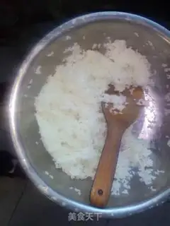 Make Onion meat fried rice step 1