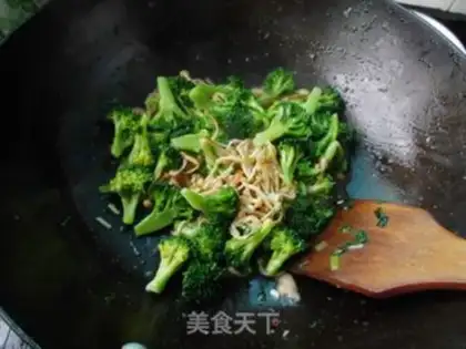 Make Golden pin mushrooms and broccoli step 7