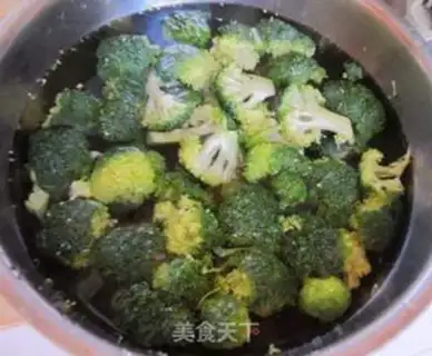 Make Onion broccoli step 0