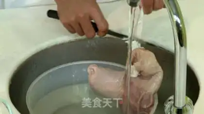 Make The selection and cleaning of pigs