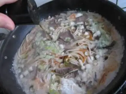 Make Five-colour beef noodles step 17