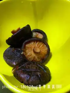 Make The mushrooms and the balls step 0