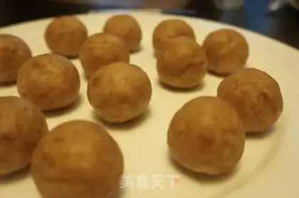 Make Cake lollipops step 1