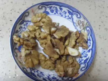 Make Peach walnuts step 1