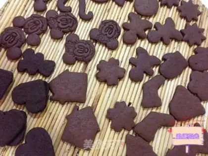 Make Christmas frosting chocolate cookies step 7