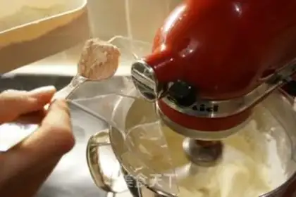 Make Chocolate Madeleine step 1