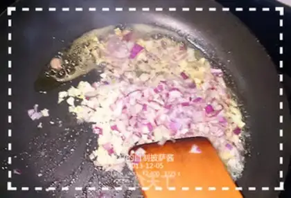 Make Homemade tomato pizza sauce step 2