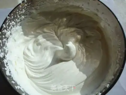 Make Christmas cream cake step 9