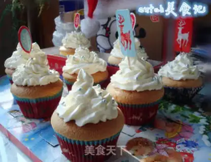 Make Christmas cream cake step 10