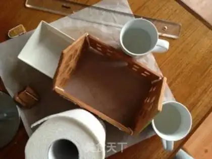 Make Christmas gingerbread house step 15