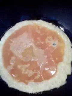 Make Tomato fried eggs step 1
