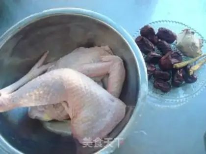 Make Chicken soup with red dates step 0