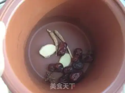 Make Chicken soup with red dates step 2