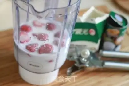 Make Strawberry yogurt step 1