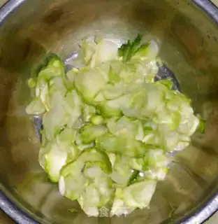 Make Spicy-shell gravy step 1