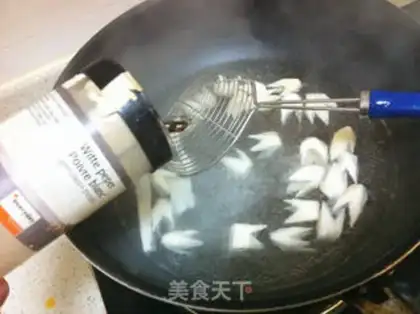 Make White flowers step 5