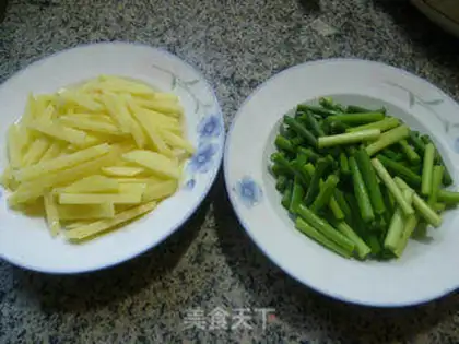 Make Garlic fried potatoes step 0