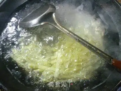 Make Garlic fried potatoes step 1