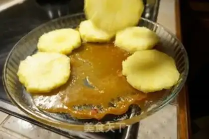 Make French caramel pineapple cake step 1