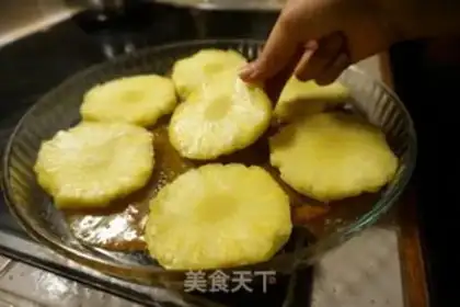 Make French caramel pineapple cake step 2