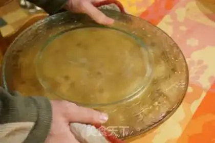 Make French caramel pineapple cake step 8