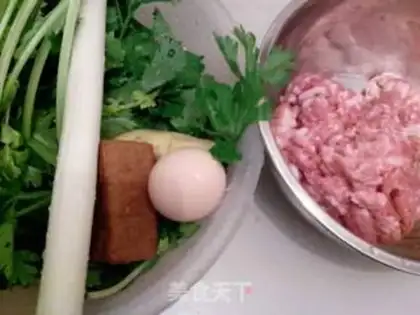 Make Red celery pork dumplings step 1