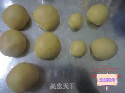 Make Hard bread -- golden horns step 2